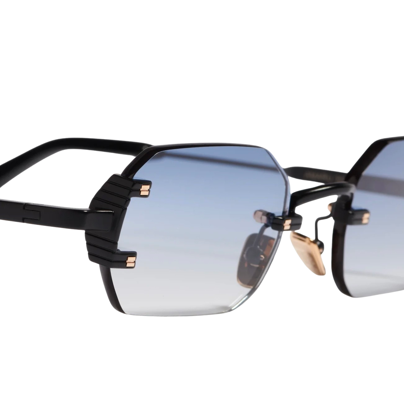 JOHN DALIA | AMARU C-303